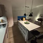 Vollklimatisierte Maisonette -whirlpool, Dachterrasse, Weitblick, Fahrstuhl, Kliniknaehe *