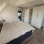 Vollklimatisierte Maisonette -whirlpool, Dachterrasse, Weitblick, Fahrstuhl, Kliniknaehe *