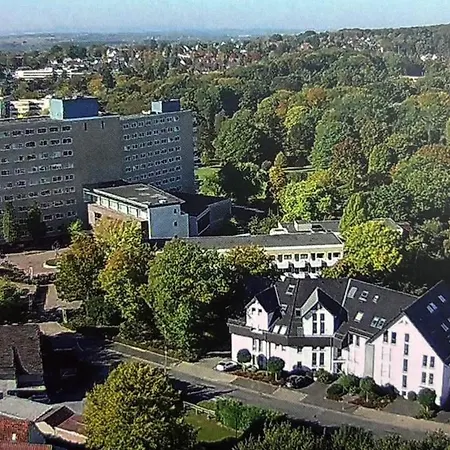 Vollklimatisierte Maisonette -whirlpool, Dachterrasse, Weitblick, Fahrstuhl, Kliniknaehe