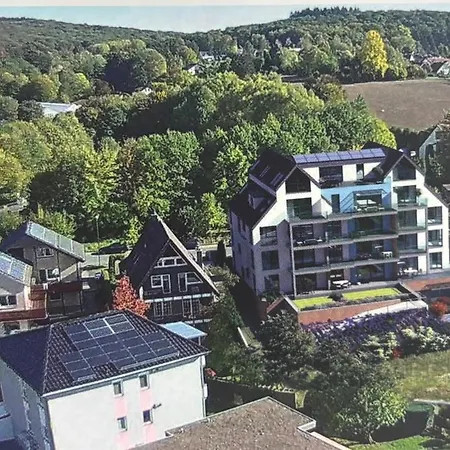 Vollklimatisierte Maisonette -whirlpool, Dachterrasse, Weitblick, Fahrstuhl, Kliniknaehe شقة