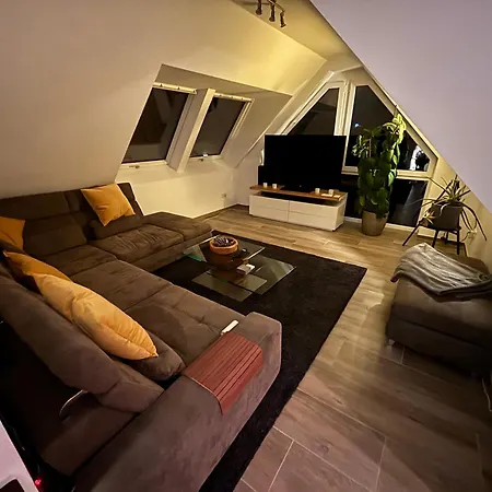 Vollklimatisierte Maisonette Wohnung -Whirlpool, Dachterrasse, Weitblick, Fahrstuhl, Kliniknaehe *