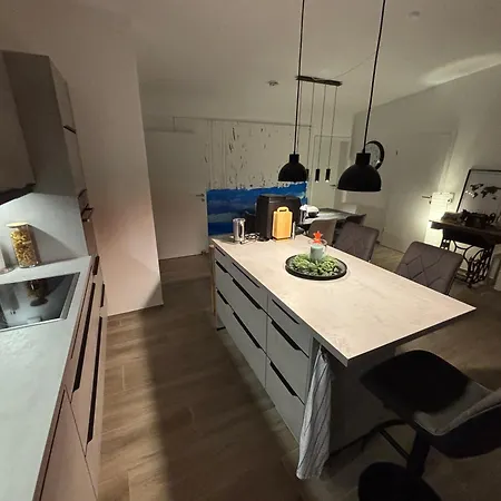 Vollklimatisierte Maisonette -whirlpool, Dachterrasse, Weitblick, Fahrstuhl, Kliniknaehe *