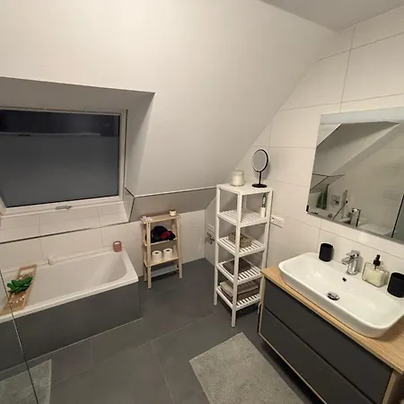 Vollklimatisierte Maisonette -whirlpool, Dachterrasse, Weitblick, Fahrstuhl, Kliniknaehe Appartement Bad Salzuflen