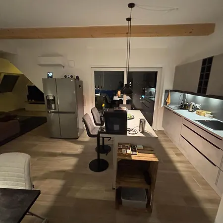 Vollklimatisierte Maisonette -whirlpool, Dachterrasse, Weitblick, Fahrstuhl, Kliniknaehe Apartman