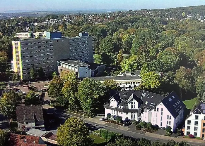 Vollklimatisierte Maisonette Wohnung -Whirlpool, Dachterrasse, Weitblick, Fahrstuhl, Kliniknaehe