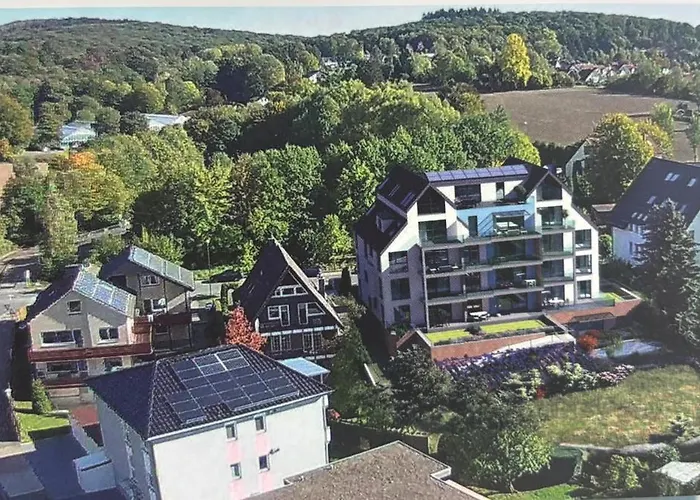 Vollklimatisierte Maisonette Wohnung -Whirlpool, Dachterrasse, Weitblick, Fahrstuhl, Kliniknaehe Apartmán