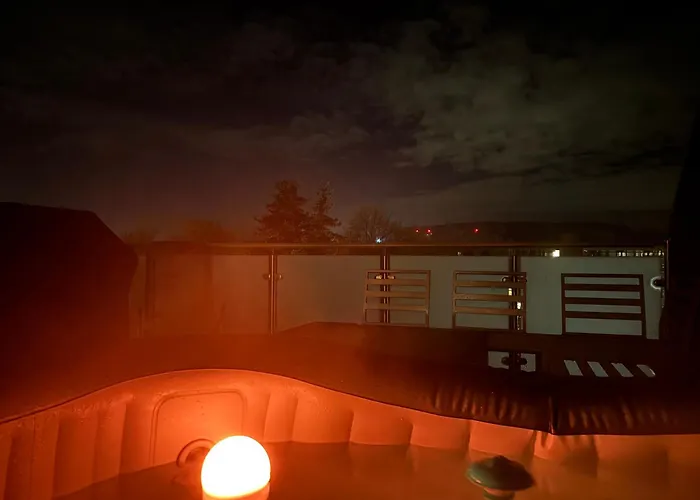 Apartmán Vollklimatisierte Maisonette Wohnung -Whirlpool, Dachterrasse, Weitblick, Fahrstuhl, Kliniknaehe