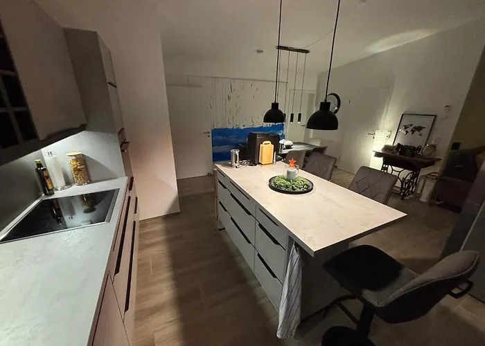 Vollklimatisierte Maisonette Wohnung -Whirlpool, Dachterrasse, Weitblick, Fahrstuhl, Kliniknaehe *