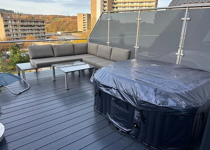 Vollklimatisierte Maisonette Wohnung -Whirlpool, Dachterrasse, Weitblick, Fahrstuhl, Kliniknaehe