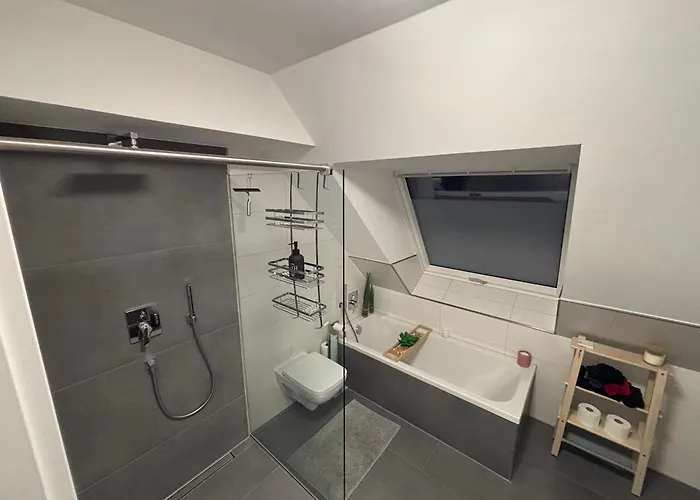 Vollklimatisierte Maisonette Wohnung -Whirlpool, Dachterrasse, Weitblick, Fahrstuhl, Kliniknaehe Bad Salzuflen