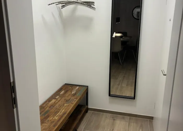 Vollklimatisierte Maisonette Wohnung -Whirlpool, Dachterrasse, Weitblick, Fahrstuhl, Kliniknaehe Apartmán *